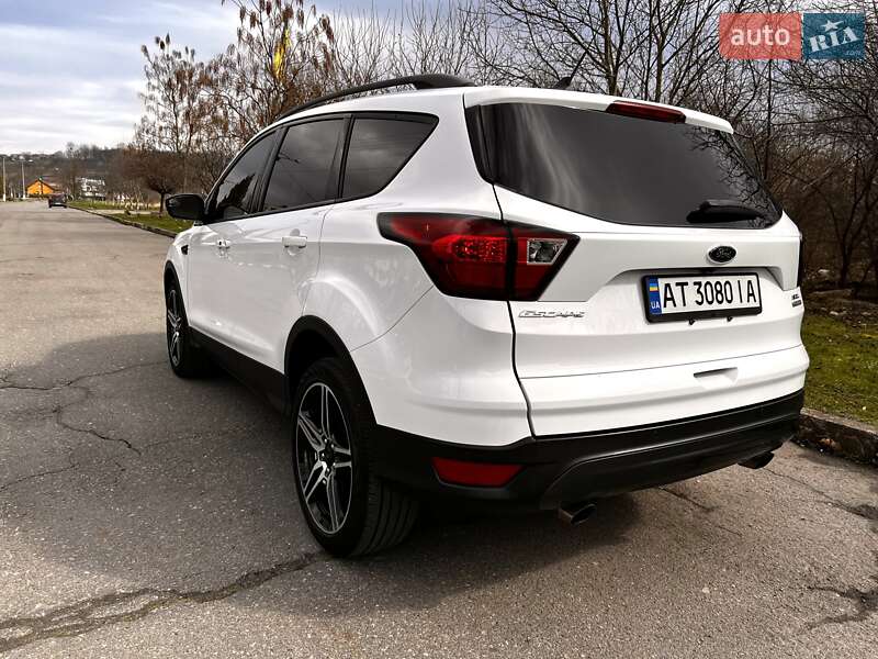 Позашляховик / Кросовер Ford Escape 2018 в Івано-Франківську
