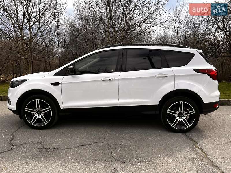 Позашляховик / Кросовер Ford Escape 2018 в Івано-Франківську