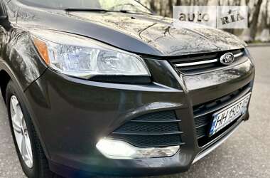 Внедорожник / Кроссовер Ford Escape 2015 в 