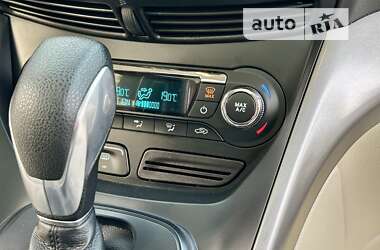 Внедорожник / Кроссовер Ford Escape 2015 в 