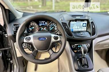 Внедорожник / Кроссовер Ford Escape 2015 в 