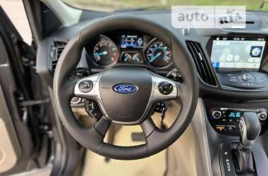 Внедорожник / Кроссовер Ford Escape 2015 в 