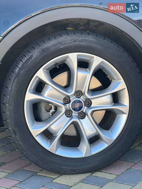 Внедорожник / Кроссовер Ford Escape 2015 в Ровно
