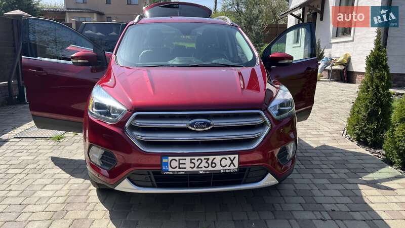 Позашляховик / Кросовер Ford Escape 2018 в Чернівцях