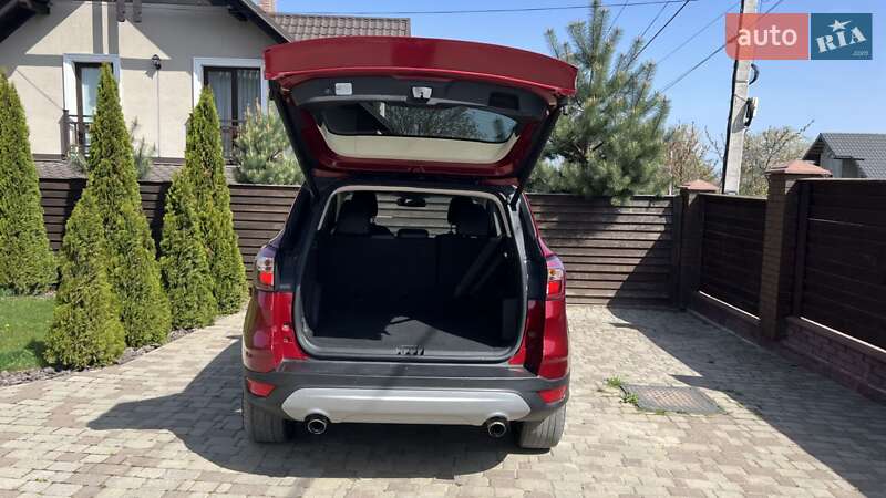Позашляховик / Кросовер Ford Escape 2018 в Чернівцях