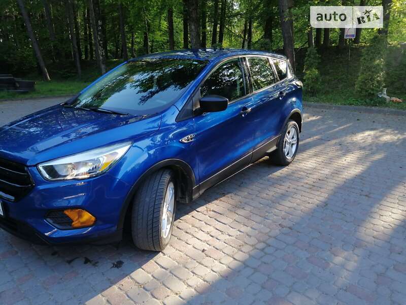 Внедорожник / Кроссовер Ford Escape 2017 в Стебнику