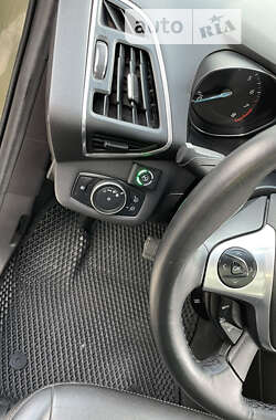 Внедорожник / Кроссовер Ford Escape 2012 в 
