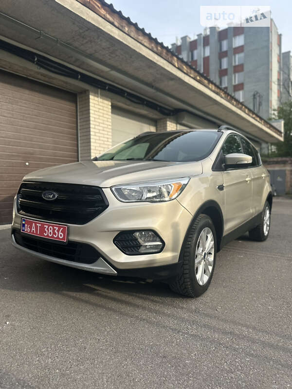 Внедорожник / Кроссовер Ford Escape 2018 в Ровно