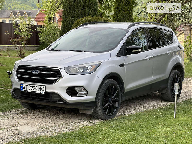 Внедорожник / Кроссовер Ford Escape 2016 в Богородчанах