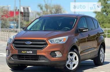 Внедорожник / Кроссовер Ford Escape 2017 в Киеве