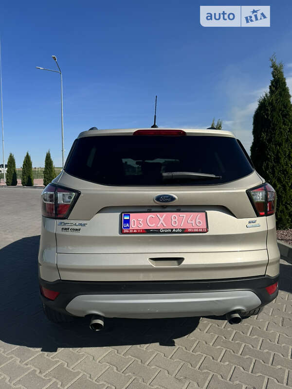 Внедорожник / Кроссовер Ford Escape 2017 в Ровно