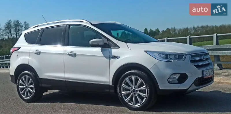 Внедорожник / Кроссовер Ford Escape 2018 в 