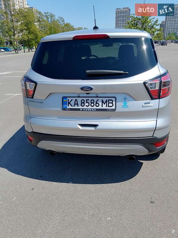Внедорожник / Кроссовер Ford Escape 2017 в Киеве