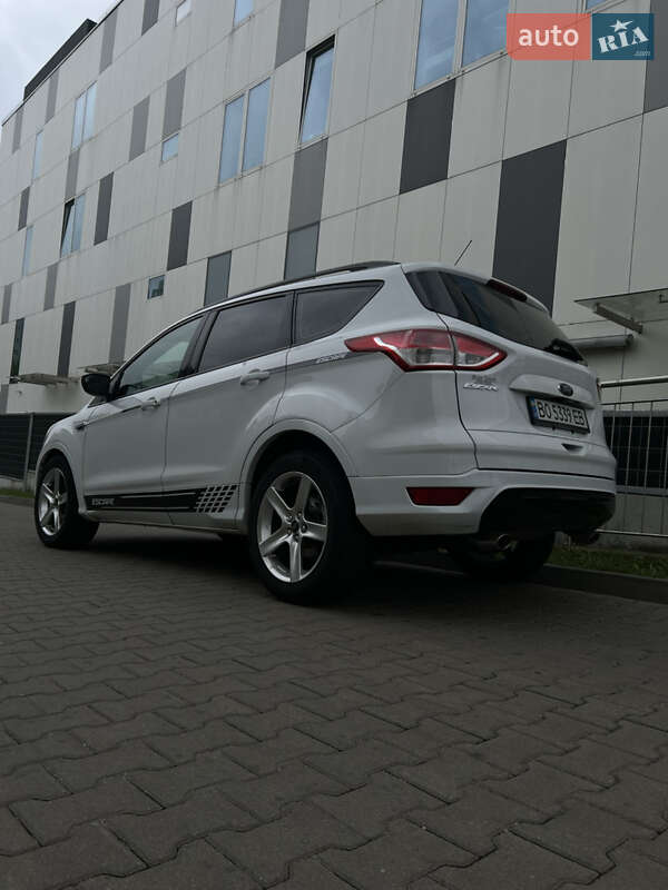 Позашляховик / Кросовер Ford Escape 2015 в Івано-Франківську