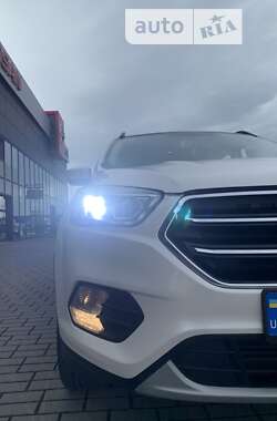 Внедорожник / Кроссовер Ford Escape 2018 в Львове