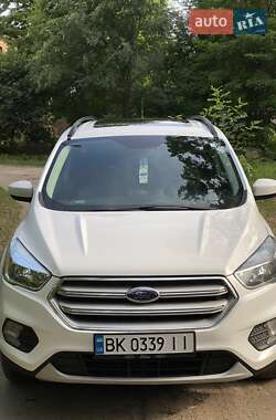 Внедорожник / Кроссовер Ford Escape 2017 в 