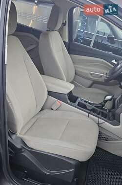 Внедорожник / Кроссовер Ford Escape 2018 в 