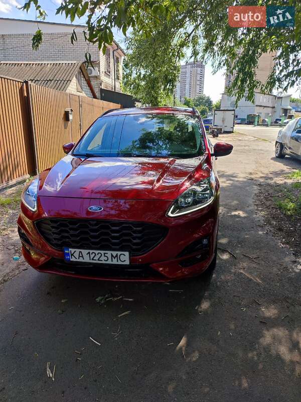 Внедорожник / Кроссовер Ford Escape 2020 в 