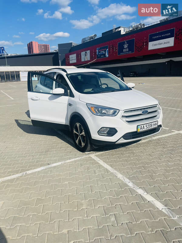 Внедорожник / Кроссовер Ford Escape 2016 в Киеве