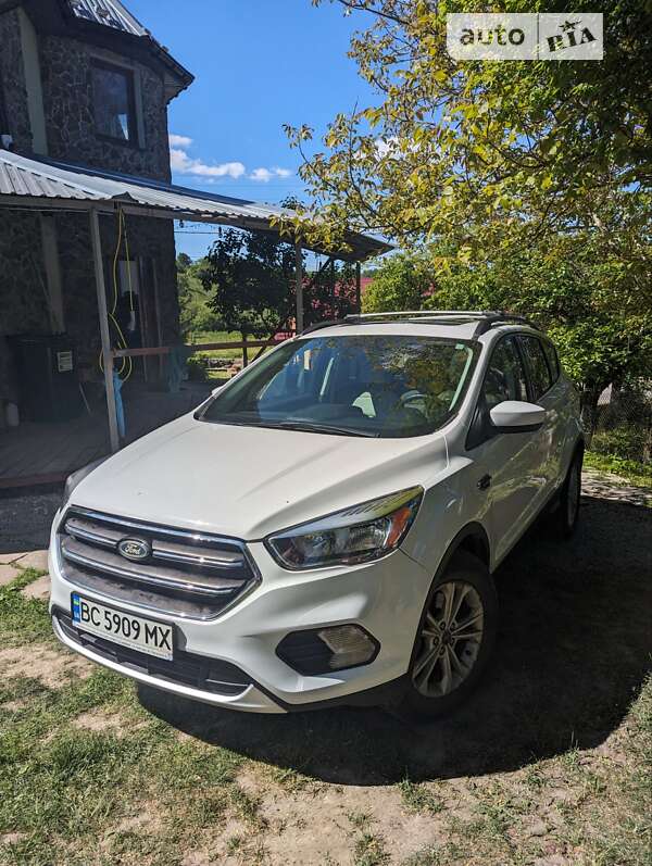 Позашляховик / Кросовер Ford Escape 2017 в Львові