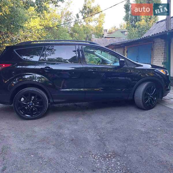 Внедорожник / Кроссовер Ford Escape 2016 в Доброполье