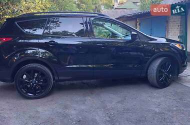 Внедорожник / Кроссовер Ford Escape 2016 в 