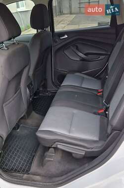 Внедорожник / Кроссовер Ford Escape 2016 в Хусте