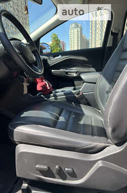 Внедорожник / Кроссовер Ford Escape 2019 в 