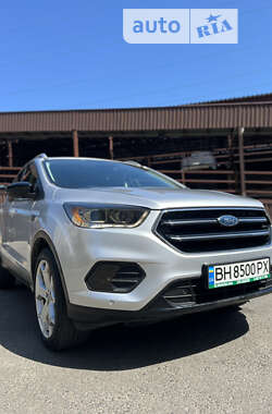 Внедорожник / Кроссовер Ford Escape 2019 в 