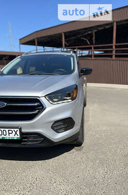 Внедорожник / Кроссовер Ford Escape 2019 в 