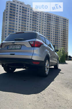 Внедорожник / Кроссовер Ford Escape 2019 в 