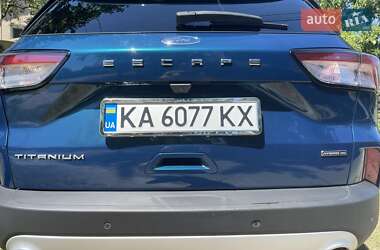 Внедорожник / Кроссовер Ford Escape 2020 в 