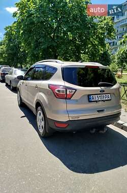 Внедорожник / Кроссовер Ford Escape 2016 в 