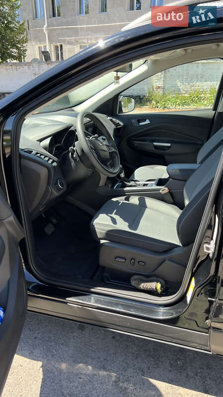 Внедорожник / Кроссовер Ford Escape 2016 в Полтаве