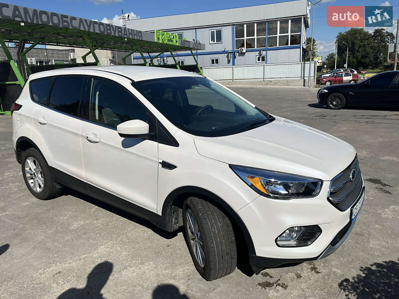 Позашляховик / Кросовер Ford Escape 2019 в Чернігові