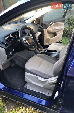 Внедорожник / Кроссовер Ford Escape 2012 в 