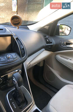 Внедорожник / Кроссовер Ford Escape 2012 в 