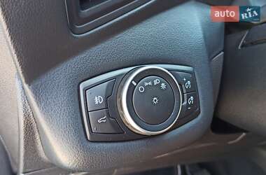 Внедорожник / Кроссовер Ford Escape 2017 в Днепре