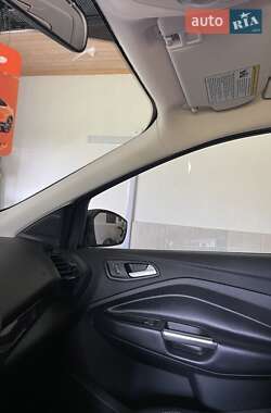 Внедорожник / Кроссовер Ford Escape 2019 в 