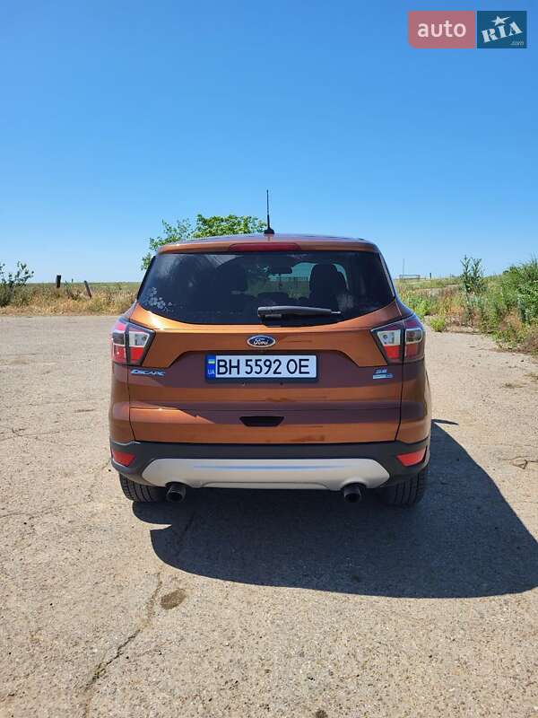 Внедорожник / Кроссовер Ford Escape 2016 в Одессе