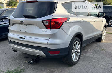 Внедорожник / Кроссовер Ford Escape 2019 в Луцке