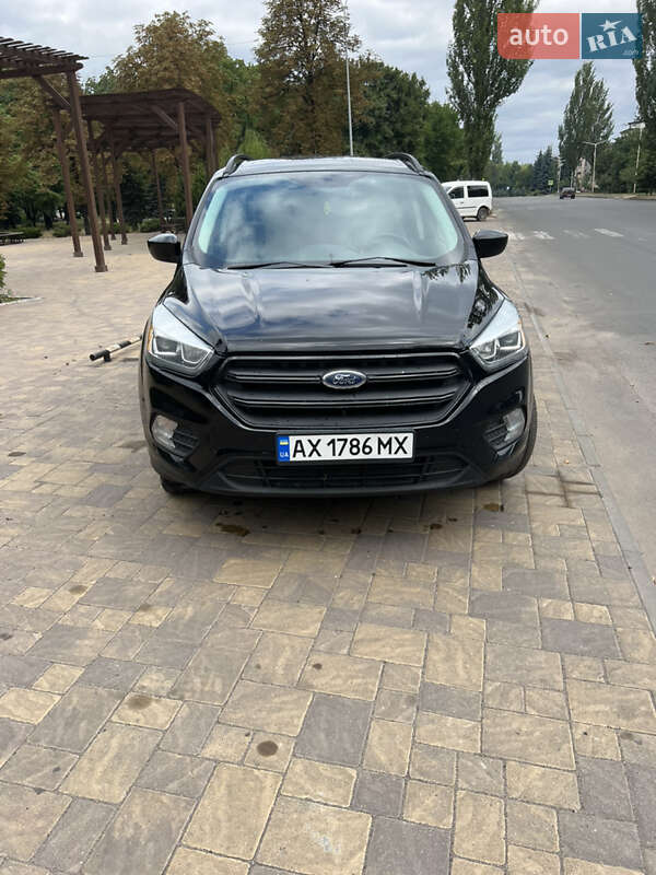 Внедорожник / Кроссовер Ford Escape 2017 в Васильковке