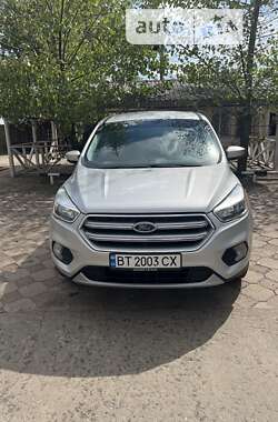 Внедорожник / Кроссовер Ford Escape 2017 в Николаеве