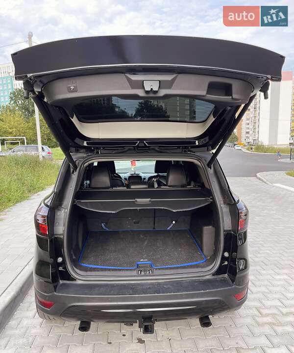 Внедорожник / Кроссовер Ford Escape 2017 в Львове