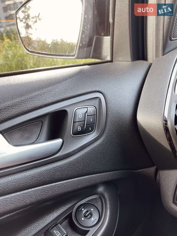 Внедорожник / Кроссовер Ford Escape 2017 в Львове