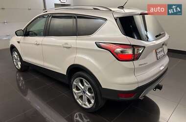 Внедорожник / Кроссовер Ford Escape 2017 в 