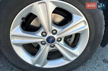 Внедорожник / Кроссовер Ford Escape 2016 в Львове