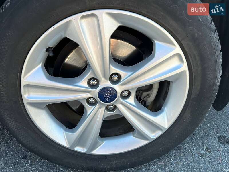 Позашляховик / Кросовер Ford Escape 2016 в Львові