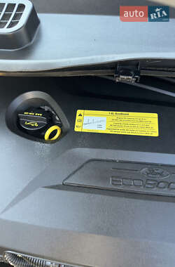 Внедорожник / Кроссовер Ford Escape 2012 в 
