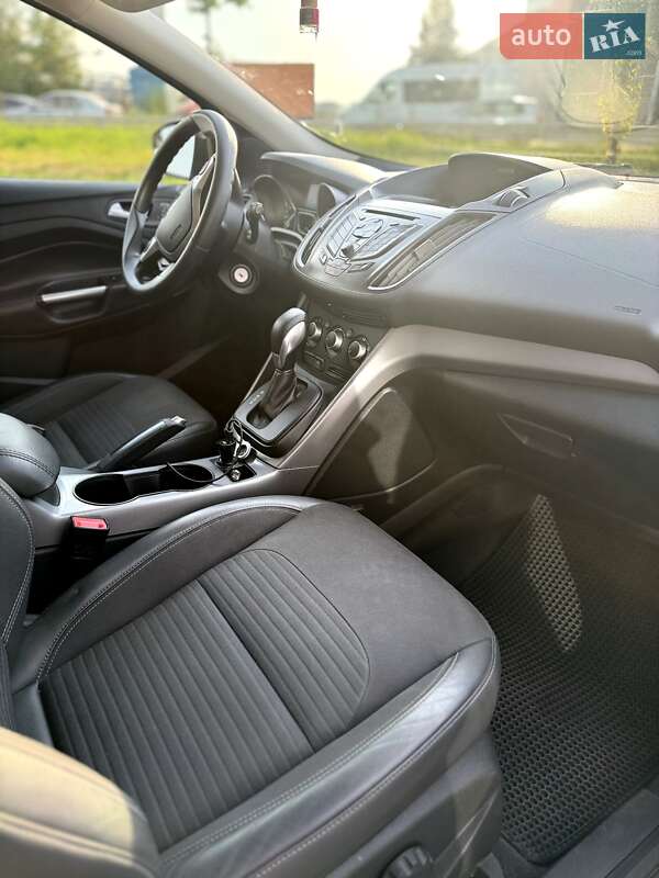 Внедорожник / Кроссовер Ford Escape 2015 в Ровно